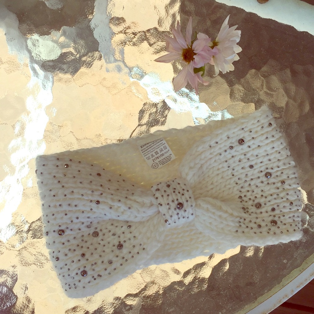 Ladies cream colored head wrap